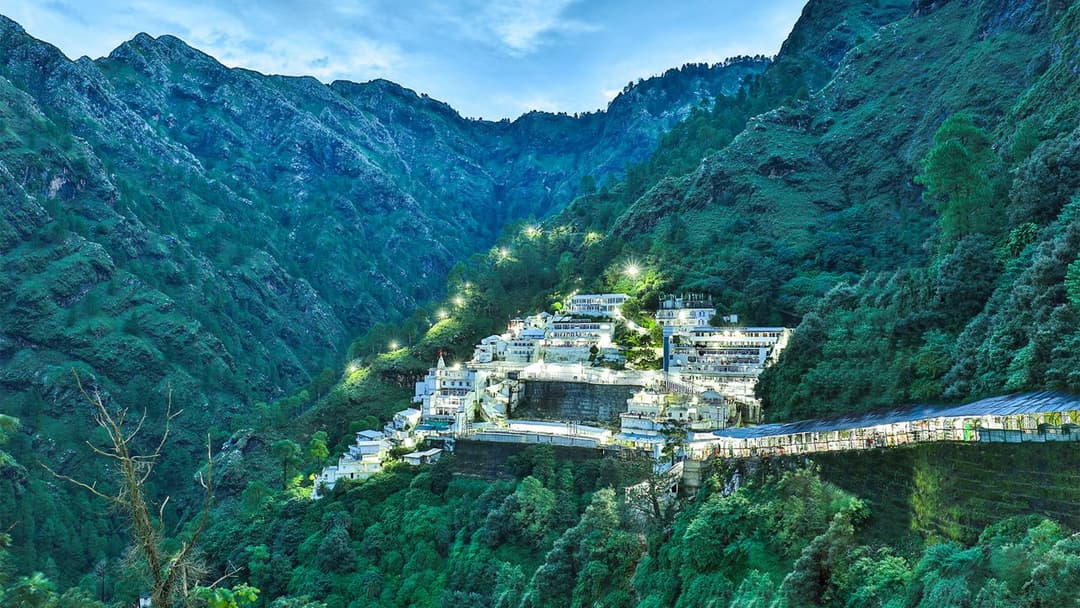 a complete guide to visiting vaishno devi temple in jammu